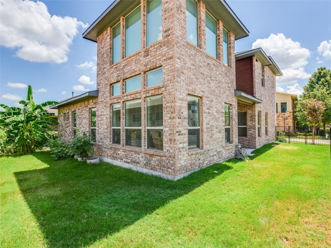 Primary Photo - 301 Jeffrey David Ln W