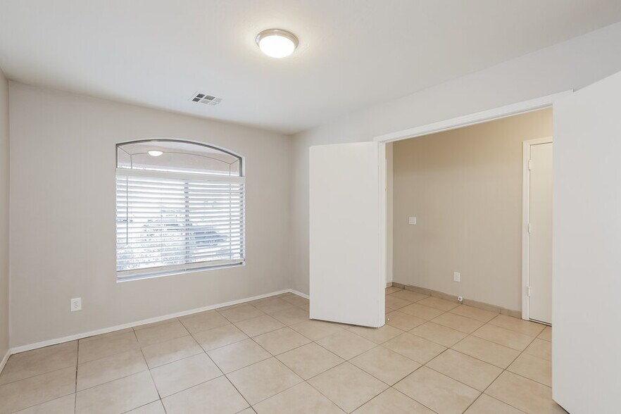 Building Photo - 10637 W Nez Perce St