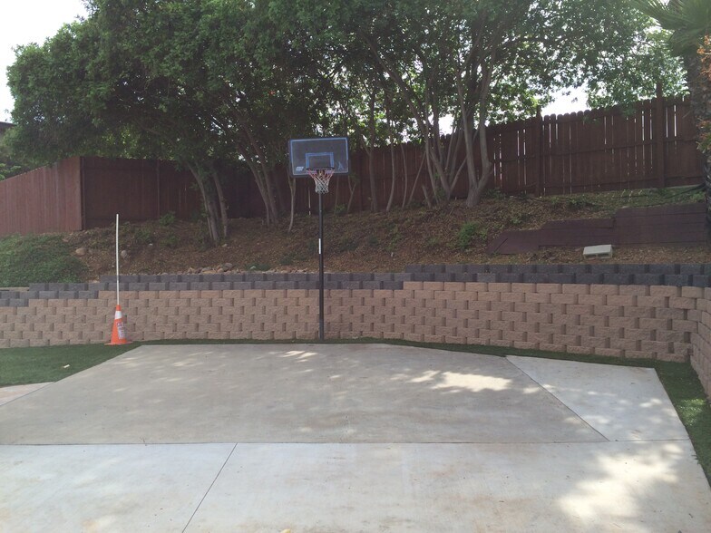 Building Photo - 5060 Leo St