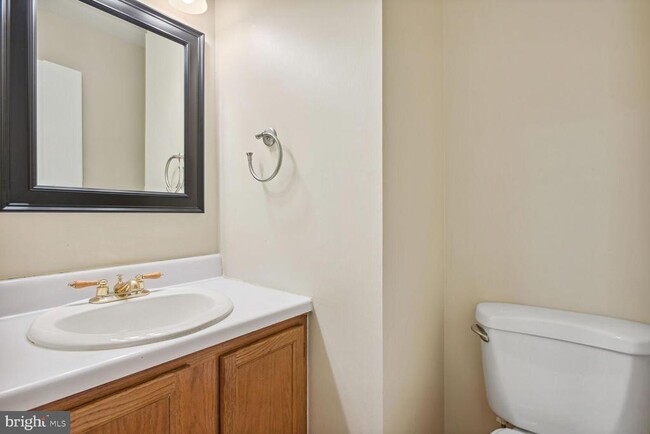 Building Photo - 1510 Chatham Colony Ct
