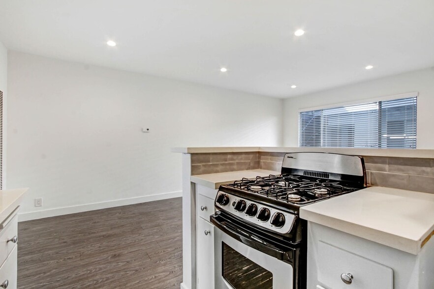 Primary Photo - 519 Hill St