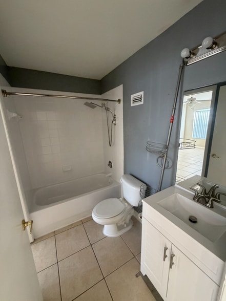 Building Photo - 679 Caribbean Dr