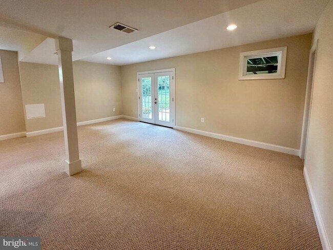 Building Photo - 1213 Forestville Dr