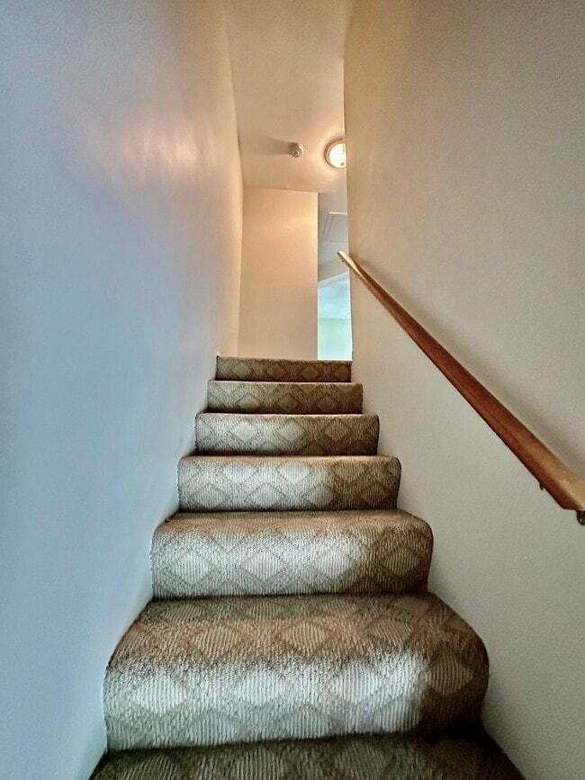 Building Photo - 2450 Devonshire Ct