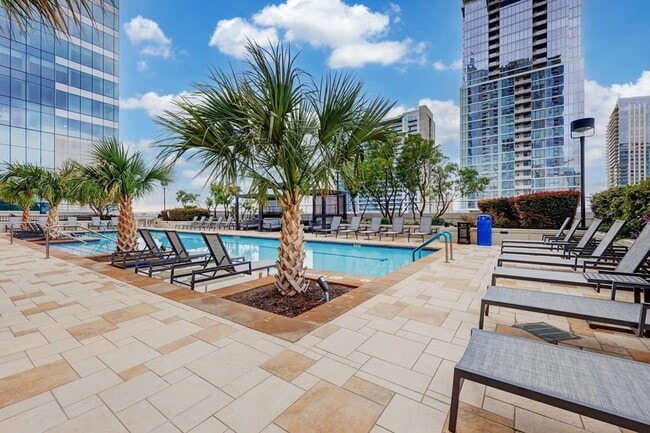 Building Photo - 360 Nueces St