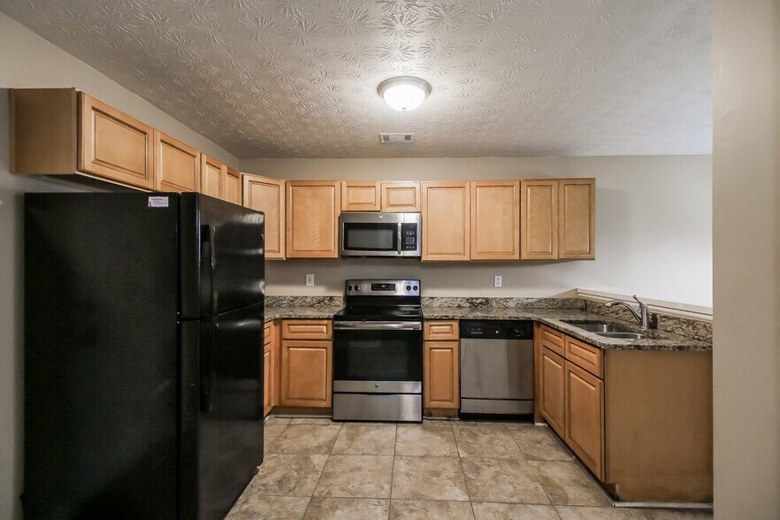 Building Photo - 1660 Riverchase Cir NE