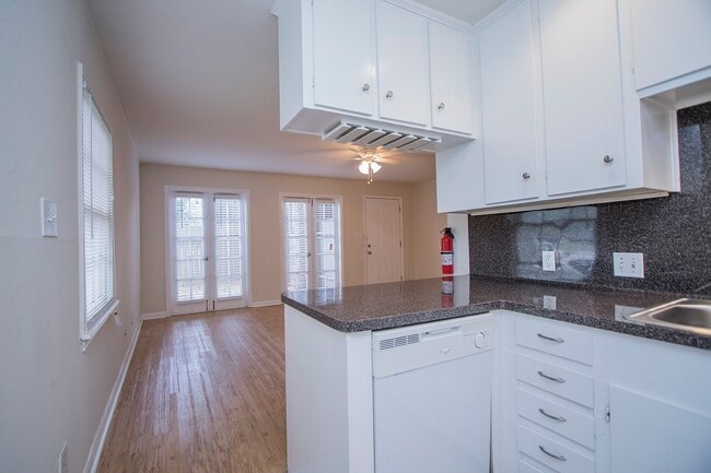 Building Photo - 1741 Commonwealth St