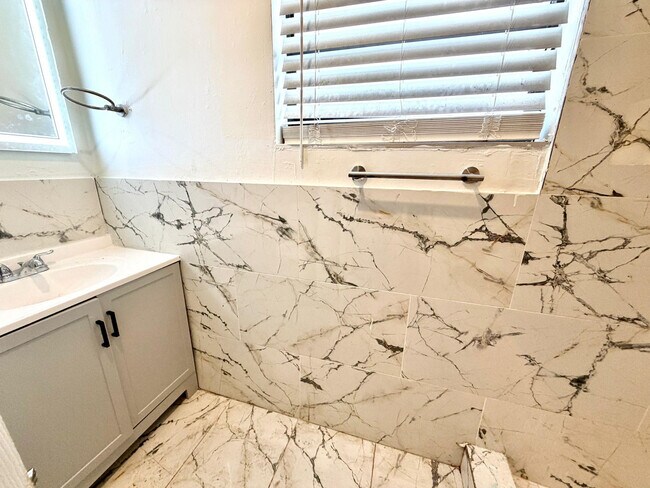 Building Photo - 5730 NW 27th Ct