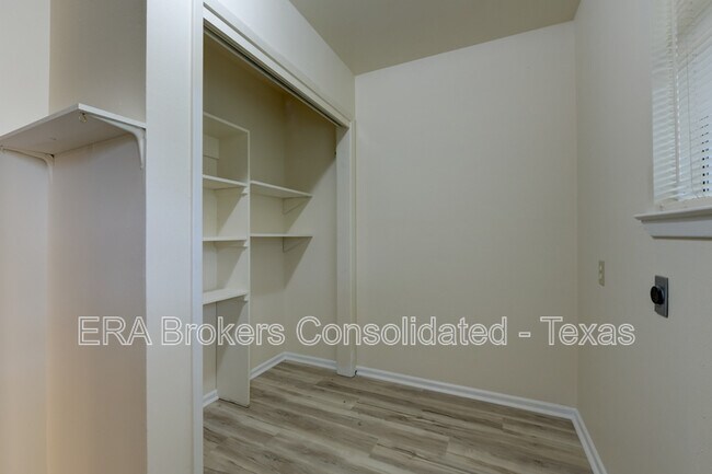 Building Photo - 641 Richfield Dr