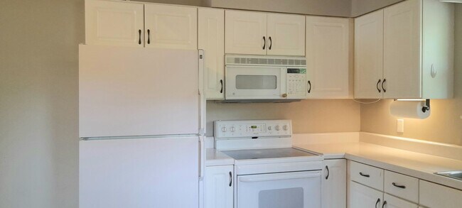 Building Photo - Comin in December - 3 bedroom 2 bath home in the desirable Belvoir Area in Chattanooga