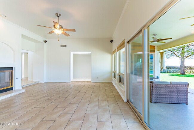 Building Photo - 7033 San Marino Dr
