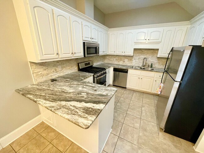 Building Photo - *MOVE IN SPECIAL* Beautiful Germantown School District Home in Ashbrooke