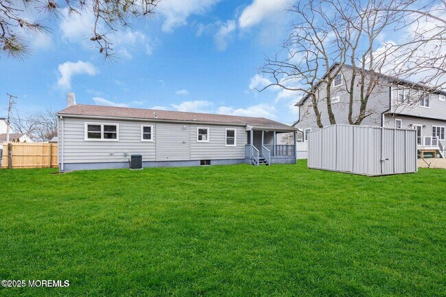Building Photo - 382 Dogwood Dr