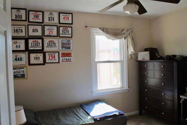 Building Photo - 3BD/2.5BA Home minutes from Dam Neck!  Full fenced Back yard!!