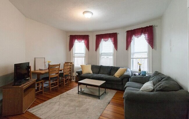 Building Photo - 65 Wyman St