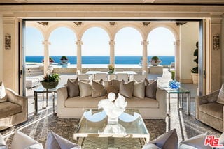 Building Photo - 6 Mystique