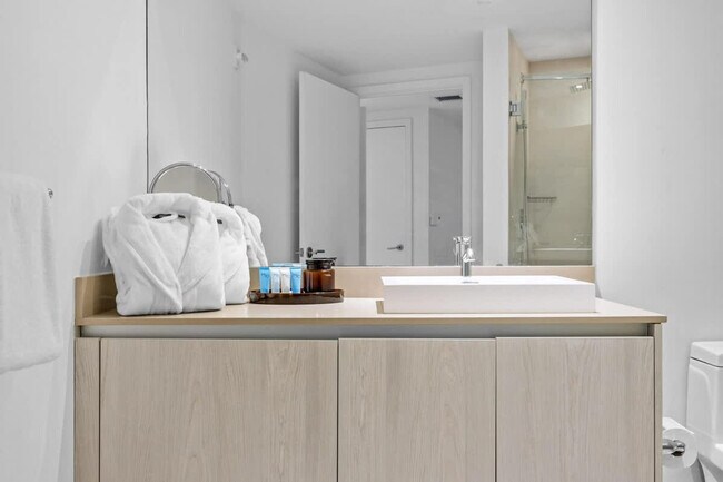 Building Photo - 4011 S Ocean Dr