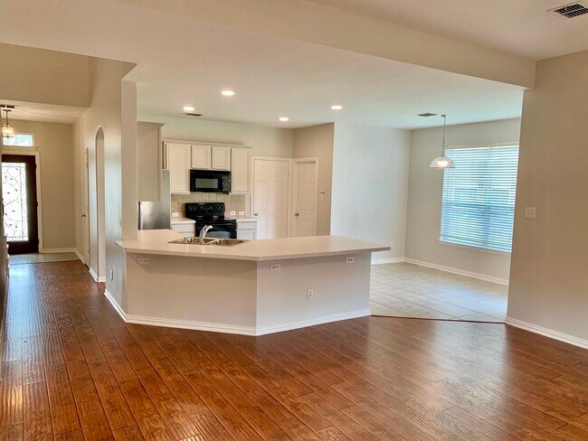 Building Photo - 7133 Derbyshire Dr