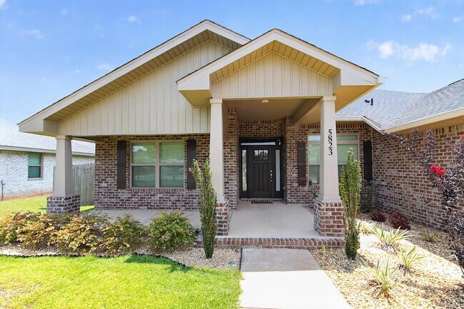 Building Photo - 5823 Crestlake Dr