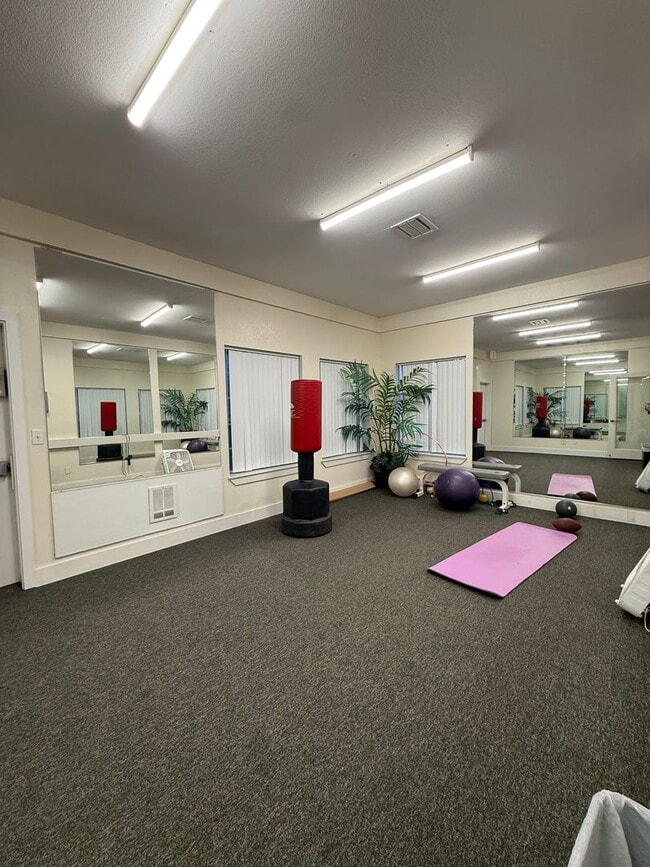 Building Photo - Ground-Level 2-Bedroom Condo at Martha’s Landing – Prime Mill Creek Location