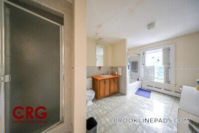Building Photo - 1712 Beacon St