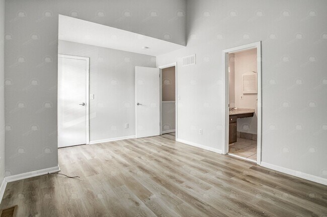 Building Photo - **Spacious 3-Bedroom Townhome with Partially Finished Basement and Off-Street Parking**