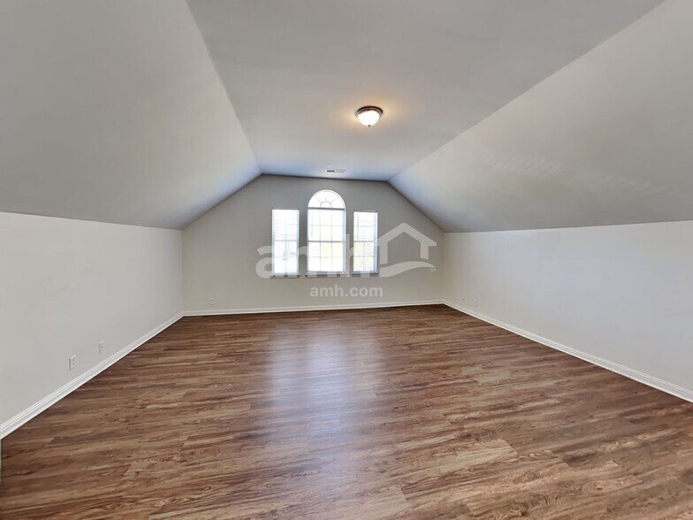 Building Photo - 1710 Portview Ct