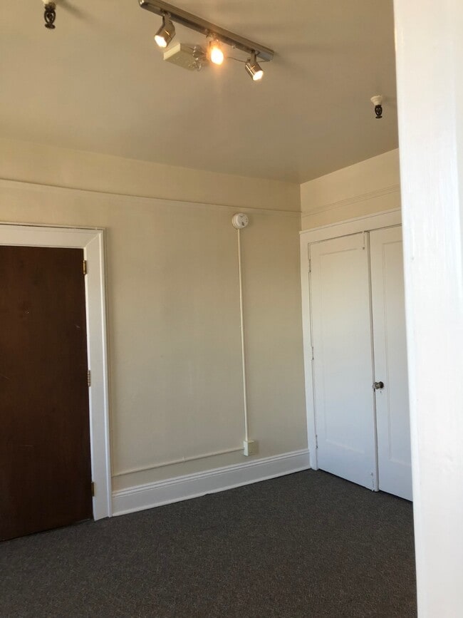 Building Photo - 132 Jay St