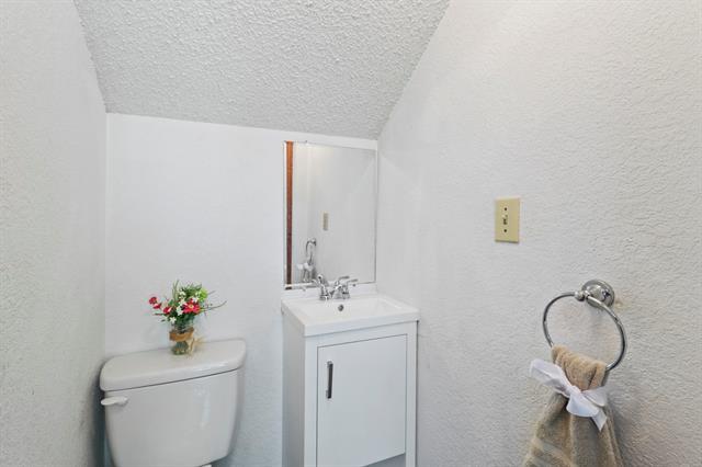 Building Photo - 665 Main St