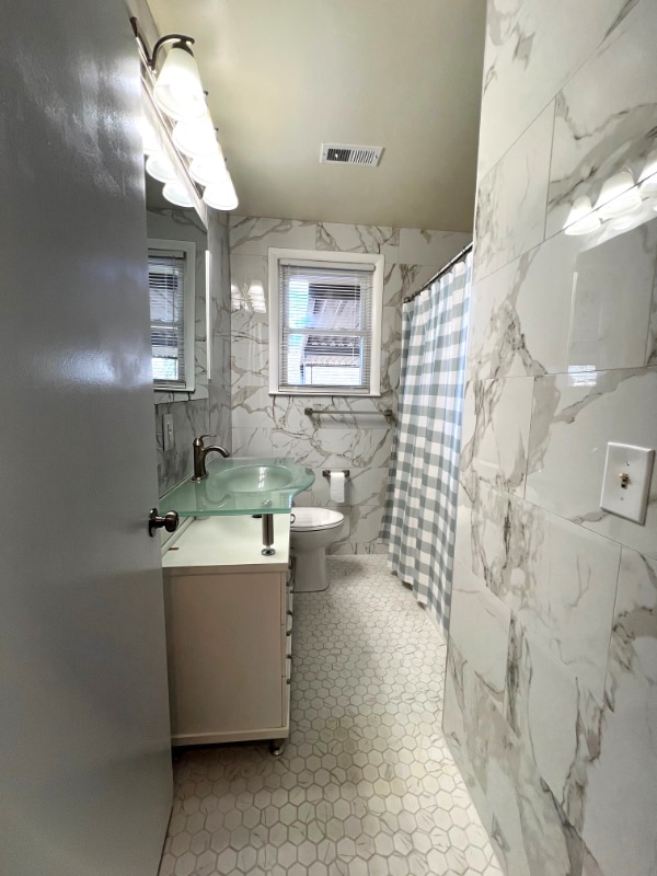 Building Photo - 3004 Sheddan Dr