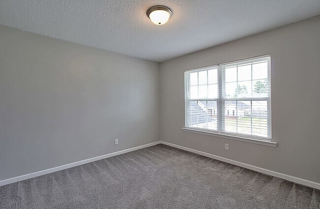 Building Photo - 1429 Evergreen Trl