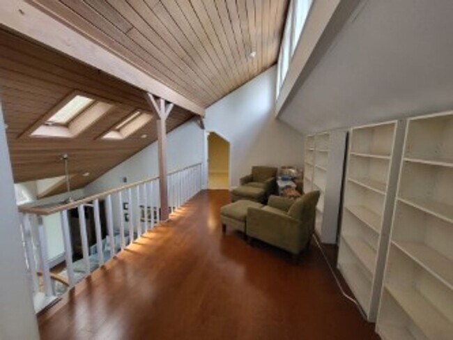 Building Photo - MOSS CREEK - Fairlawn Ct.