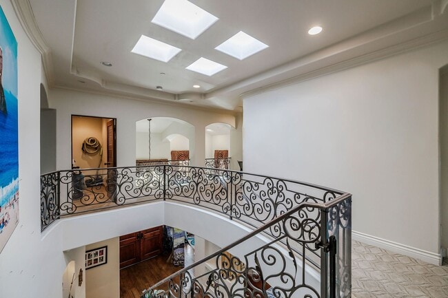 Building Photo - 2403 Alvord Ln