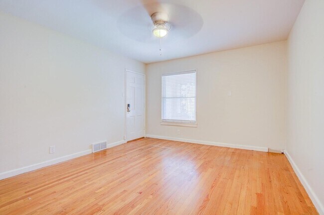 Building Photo - 6307 Kenwood Ave