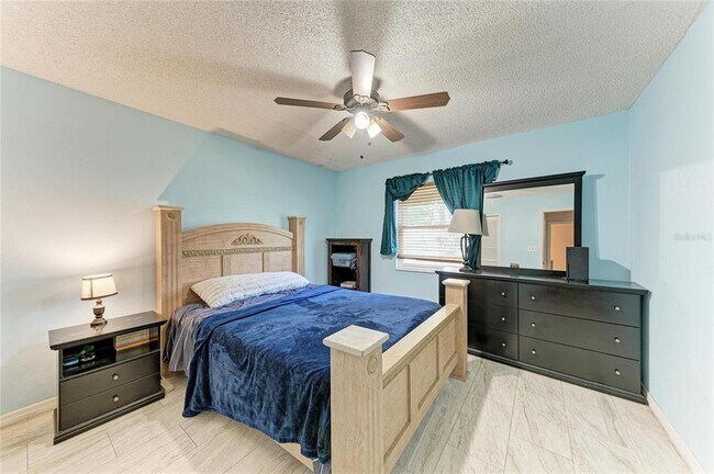 Building Photo - 1520 Sunnyhills Dr