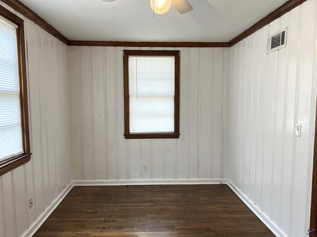 Building Photo - 965 N Pierce Ave