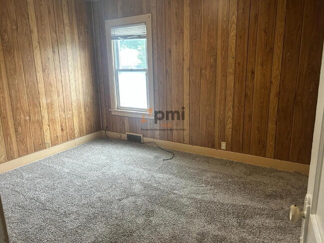 Building Photo - 6516 Meadow Ln Ave