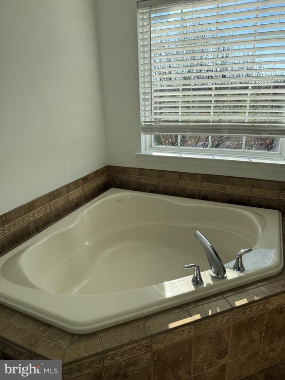 Building Photo - 111 Glacier Dr