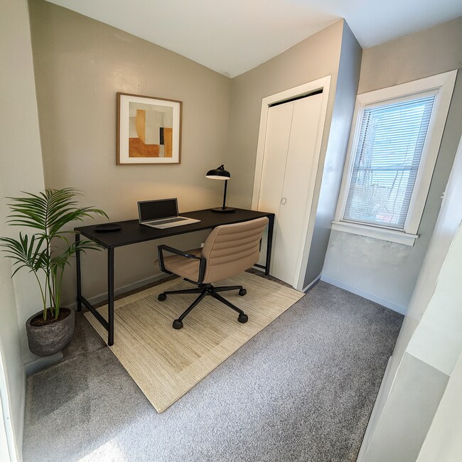 Building Photo - 123 E Louther St