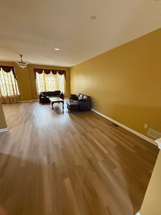 Building Photo - 9 Clearbrook Ln
