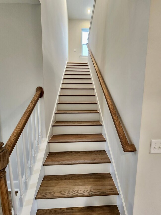 Building Photo - Gorgeous 4 bedroom home in Point Hope - Ch...
