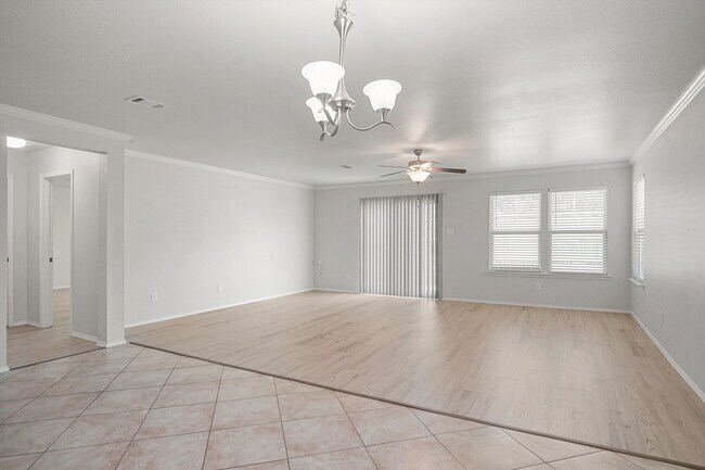 Building Photo - Beautiful Spacious Home