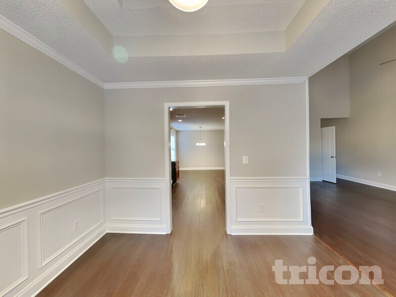 Building Photo - 621 Savannah Dr