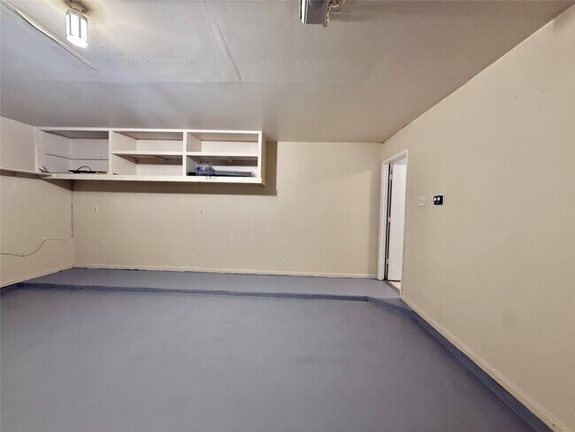 Building Photo - 14802 Bellflora Ct