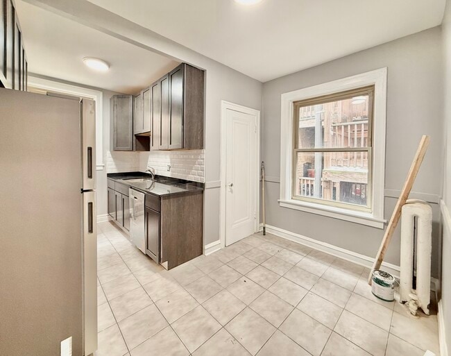 Building Photo - 6306 N Leavitt St