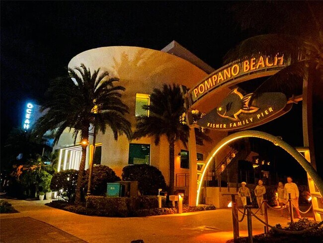 Building Photo - 400 N Riverside Dr