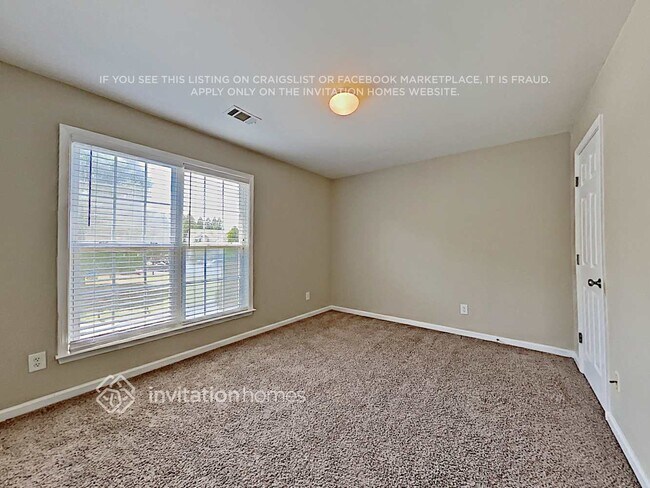 Building Photo - 320 Balaban Cir