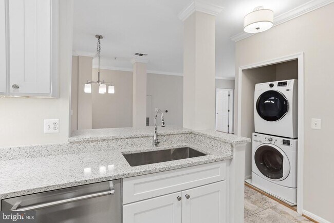 Building Photo - 4561 Strutfield Ln