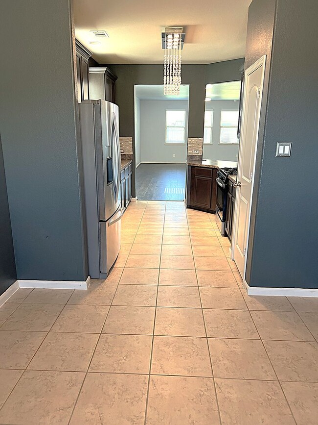 Building Photo - Spacious Four Bedroom Home Conveniently Located in Carpenters Landing