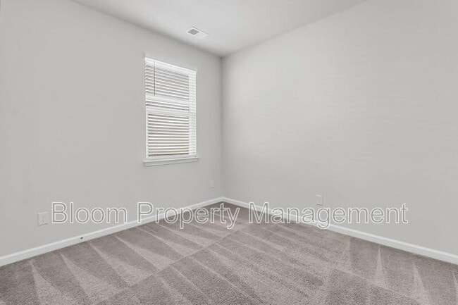 Building Photo - 602 Solar Ct